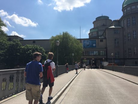Jerry and the boys, walking to the Deutsches Museum.