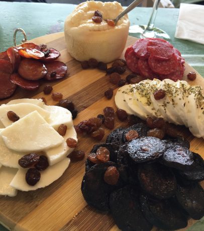 Cheeseboard at the cafe in the teatro da garagem.